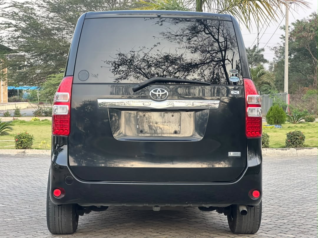 TOYOTA NOAH NEW thumbnail 10